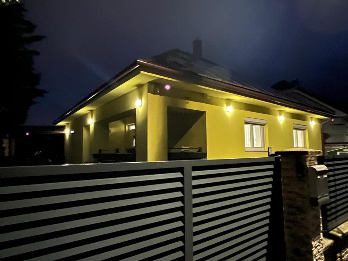 Star Street Home Mosonmagyarovar Exterior photo